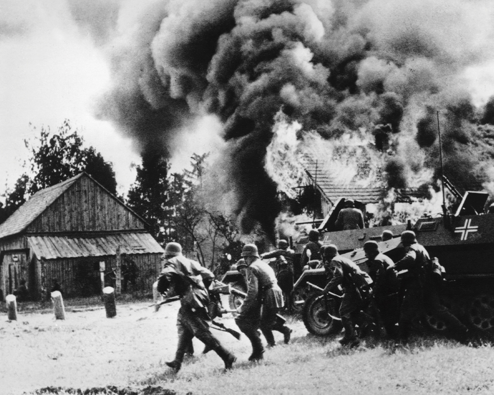 Black & white photo of soldiers fighting in the war
